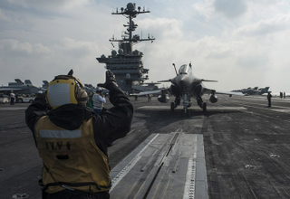 Illustration for article titled Why The US Navy Should Build Smaller Aircraft Carriers